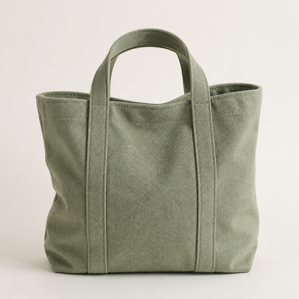 Cabas Compact en canvas sauge, vue face sur fond clair